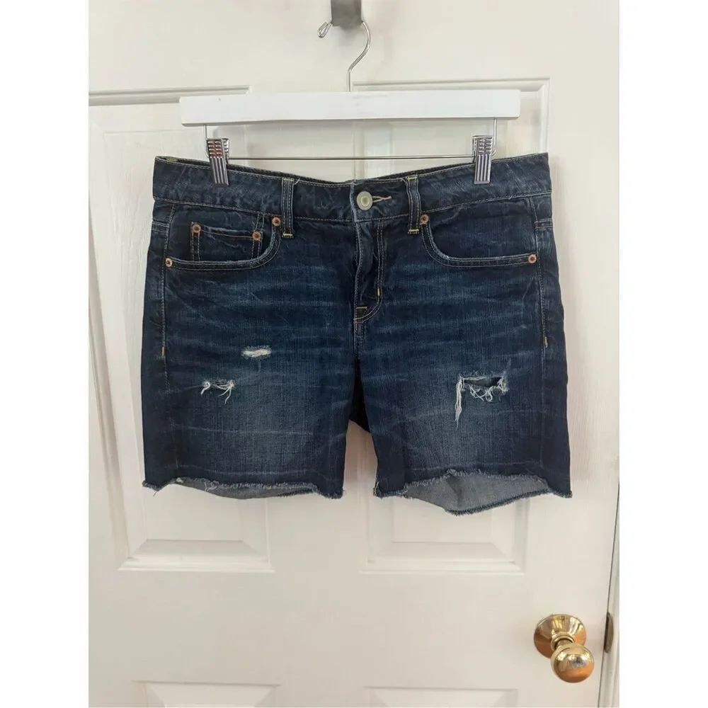 American Eagle Mid-Rise Distressed 6” Jean Shorts sz 4 EUC